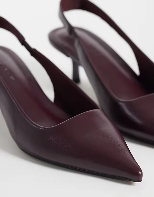 Signature kitten heeled shoes in burgundy