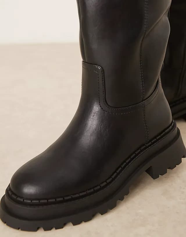 Curve Cecilia chunky flat knee boots in black