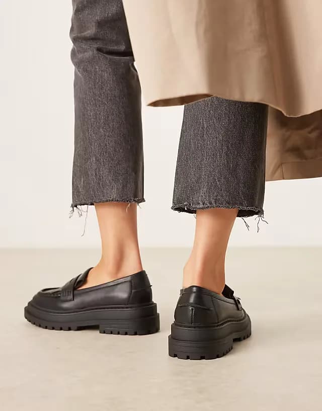 Majesty chunky fringe loafers in black