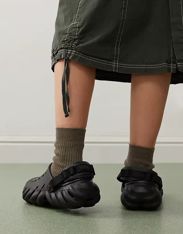 unisex echo clogs in black