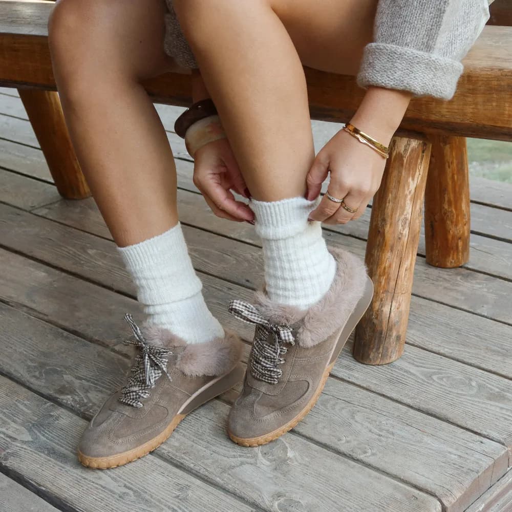 IZZEY PLUSH SNEAKERS OLIVE SUEDE