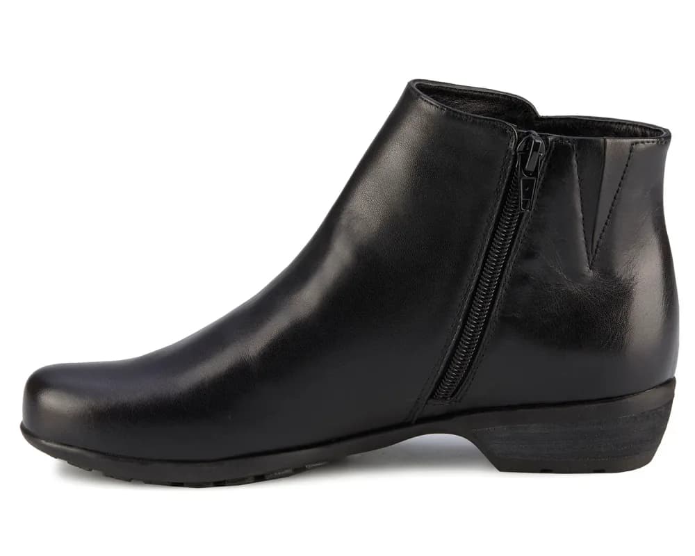 EZRA-Black Leather | Ros Hommerson