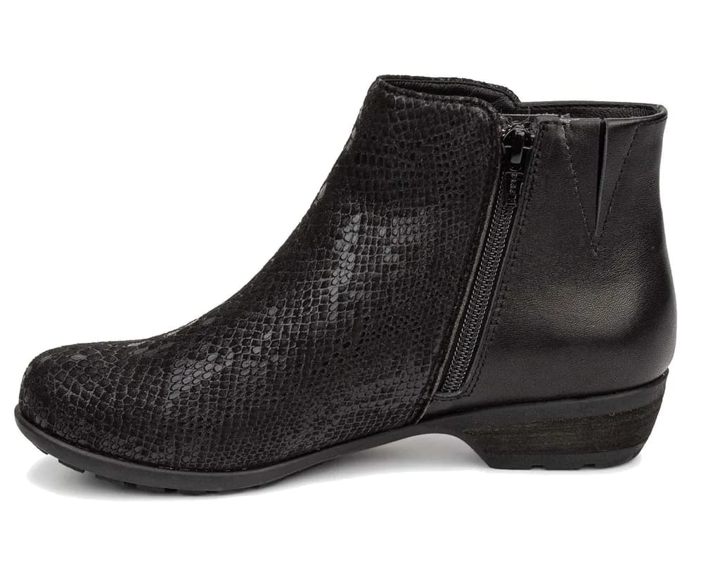 Ezra-black snake print | Ros Hommerson