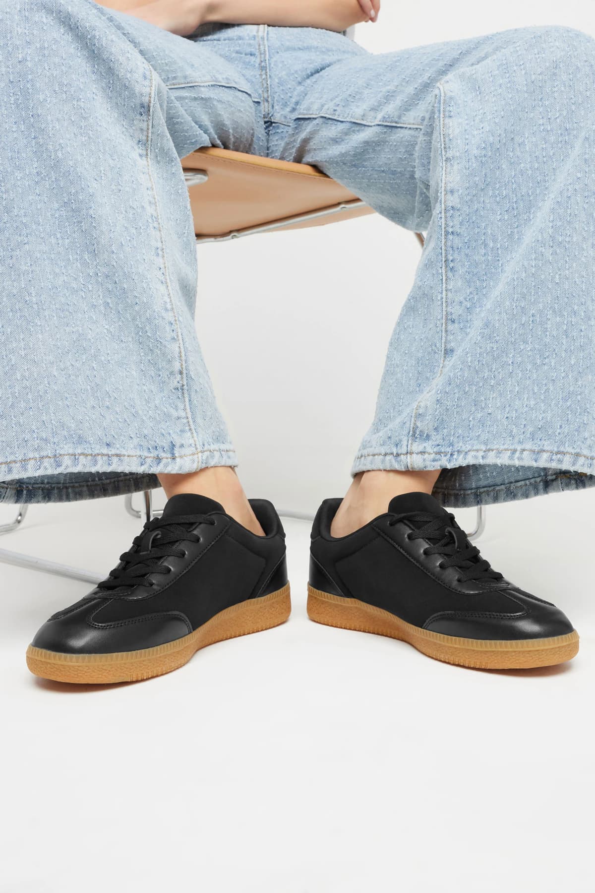 Black Retro Gum Sole Trainer In Standard Fit