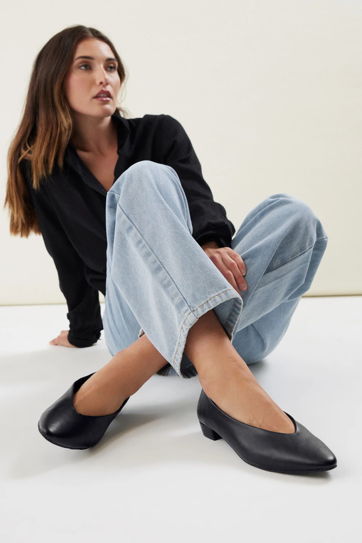 Black Pointed Court Block Heel In Standard Fit