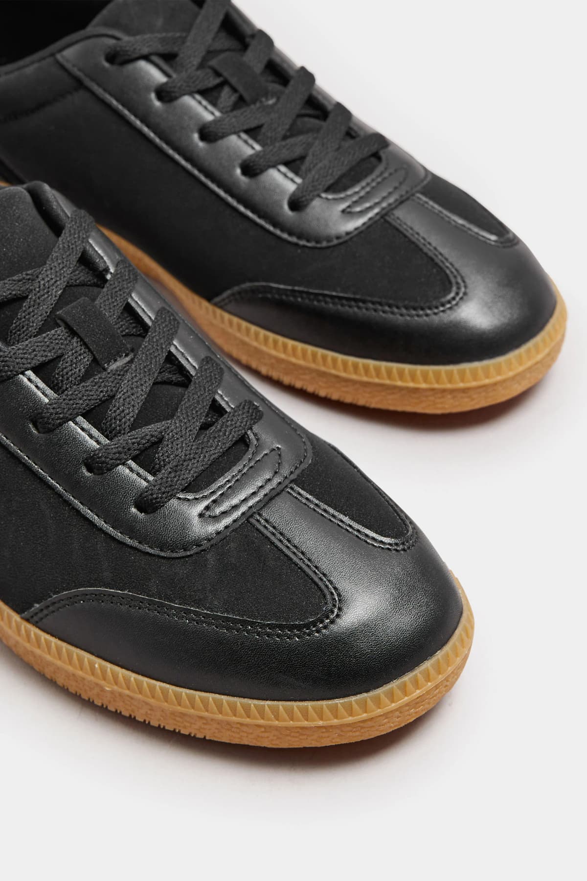 Black Retro Gum Sole Trainer In Standard Fit