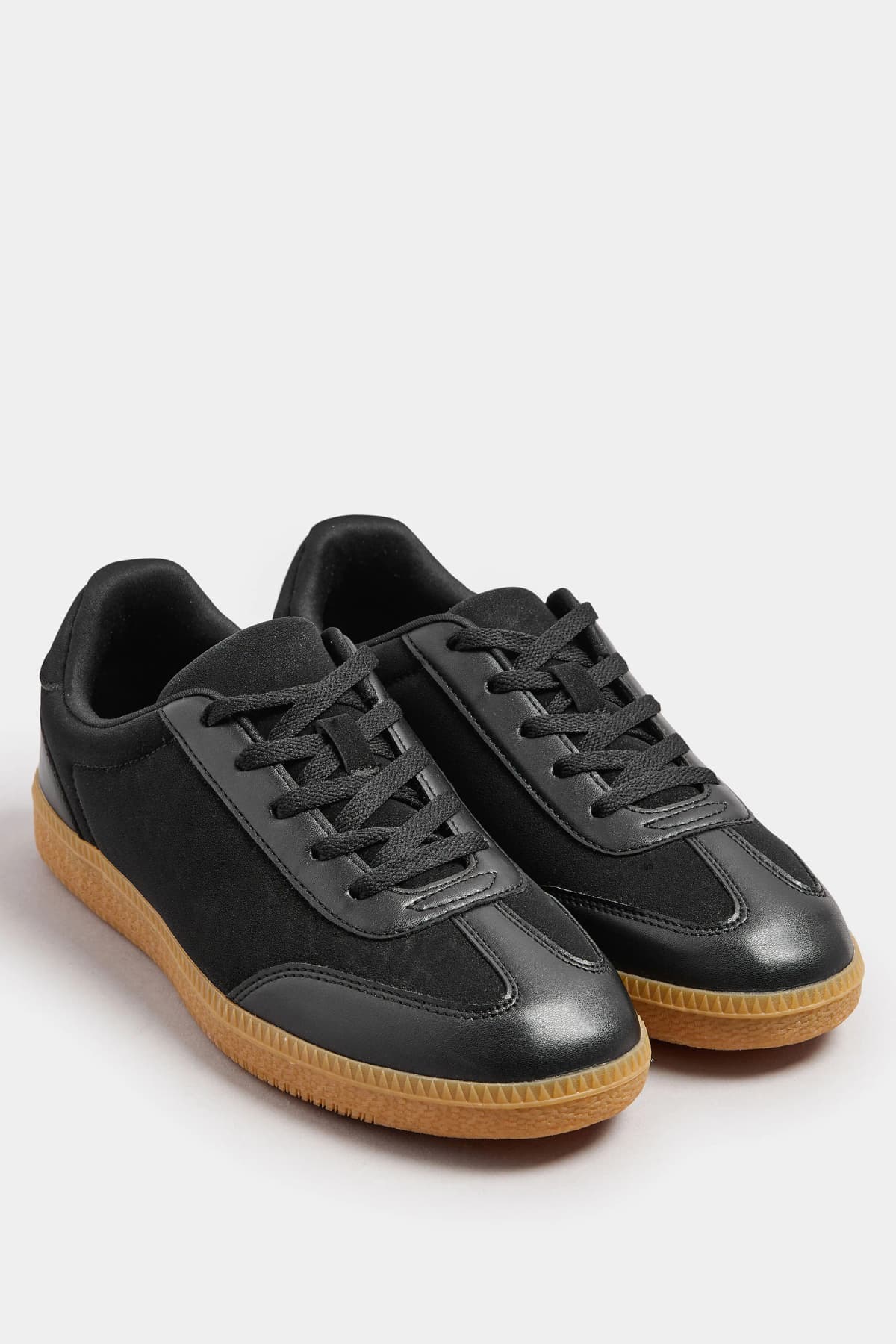 Black Retro Gum Sole Trainer In Standard Fit