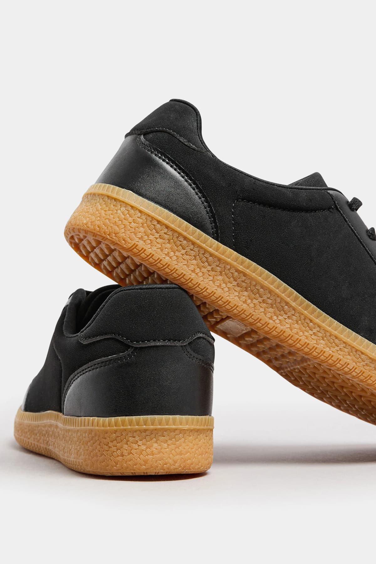Black Retro Gum Sole Trainer In Standard Fit