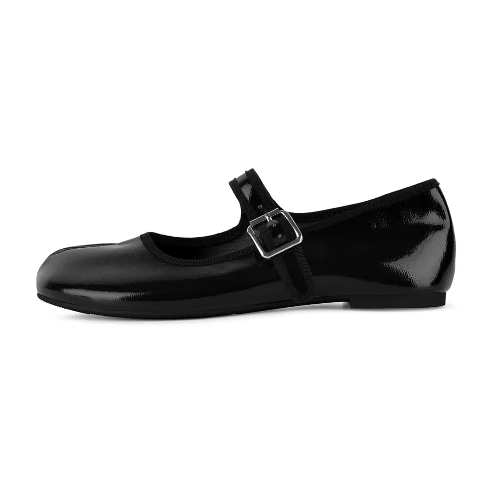 Round Toe Tabi Mary Jane Flats