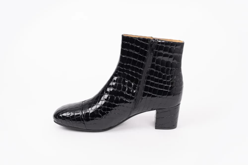 IZZY BOOT (BLACK CROC)