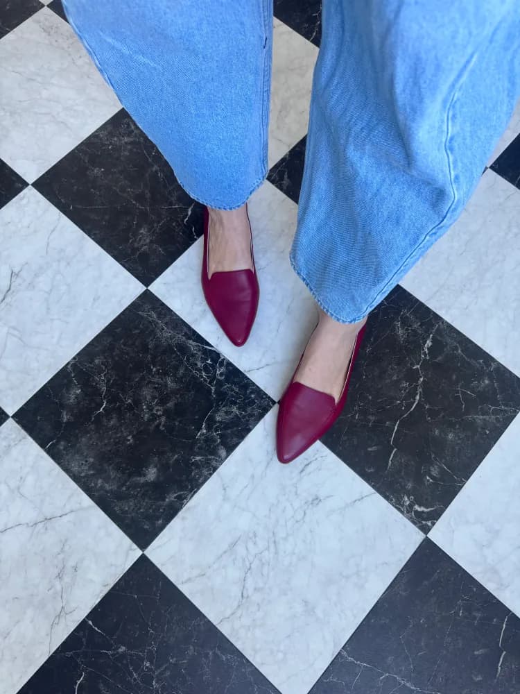AVA FLAT (BURGUNDY)