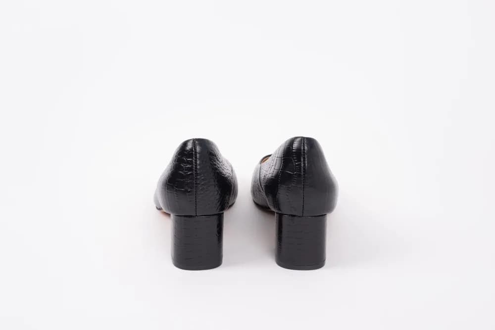LILY COURT (BLACK CROC)