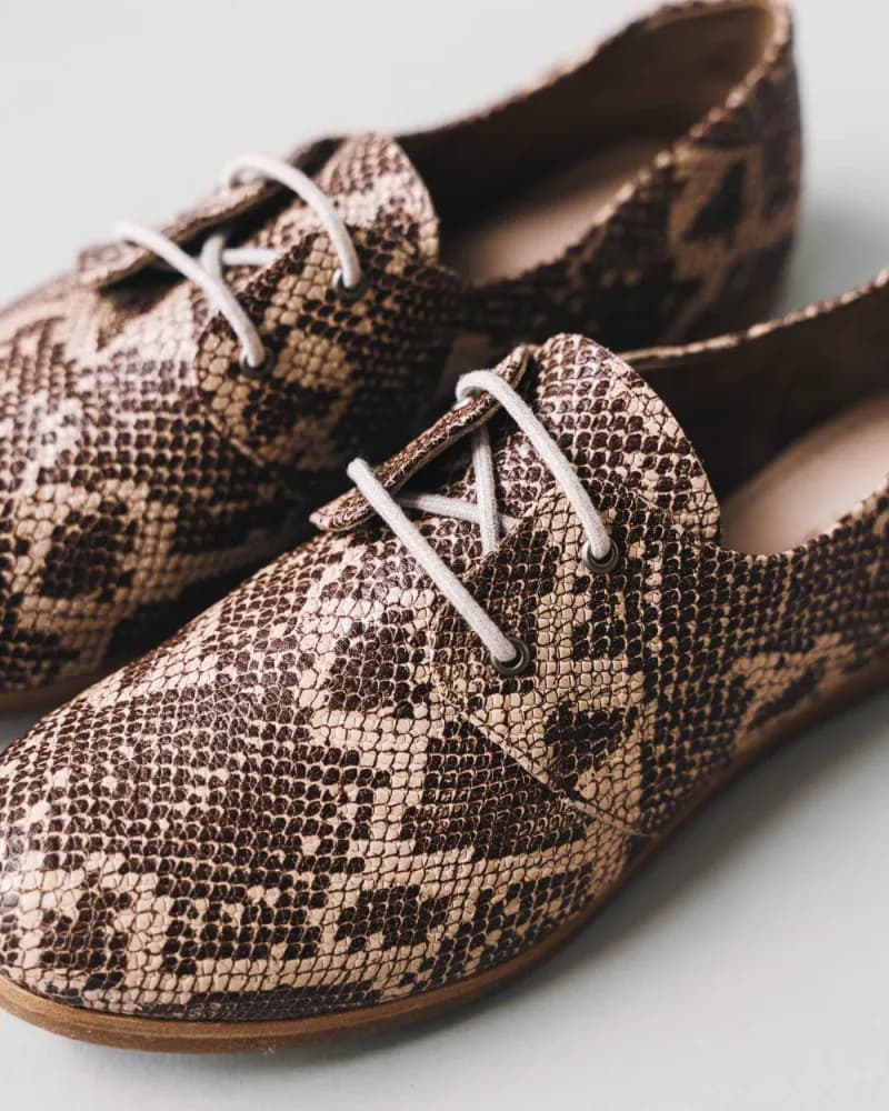 The Eyelet Oxford Jute