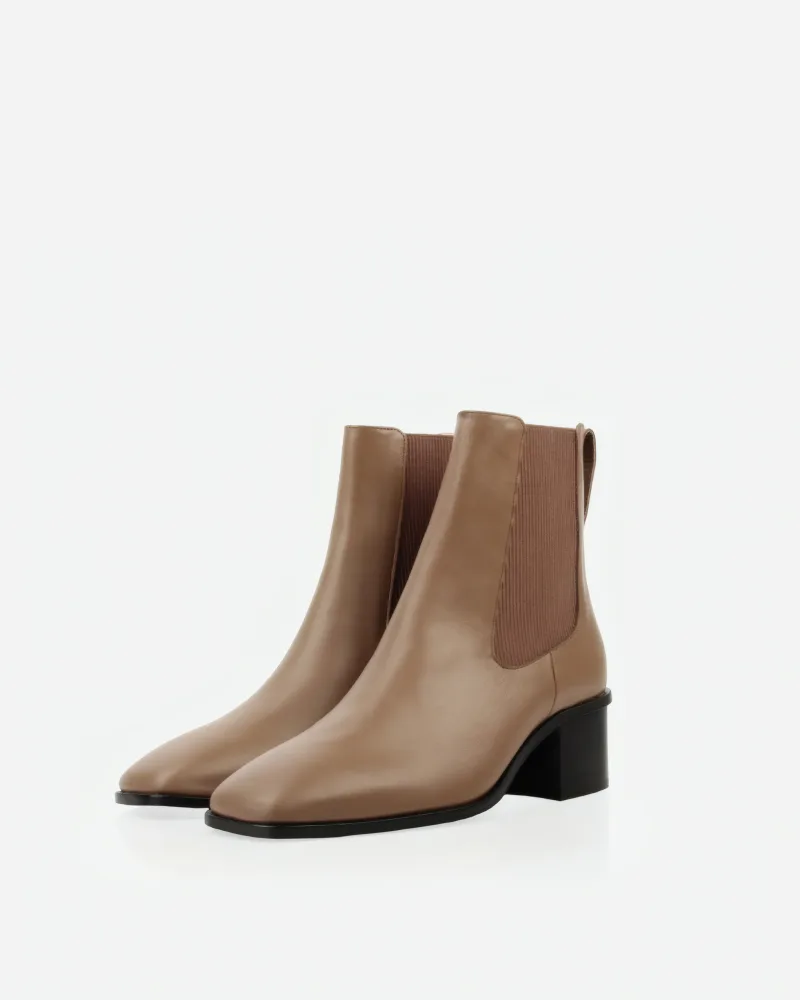 The Quinn Chelsea Boot