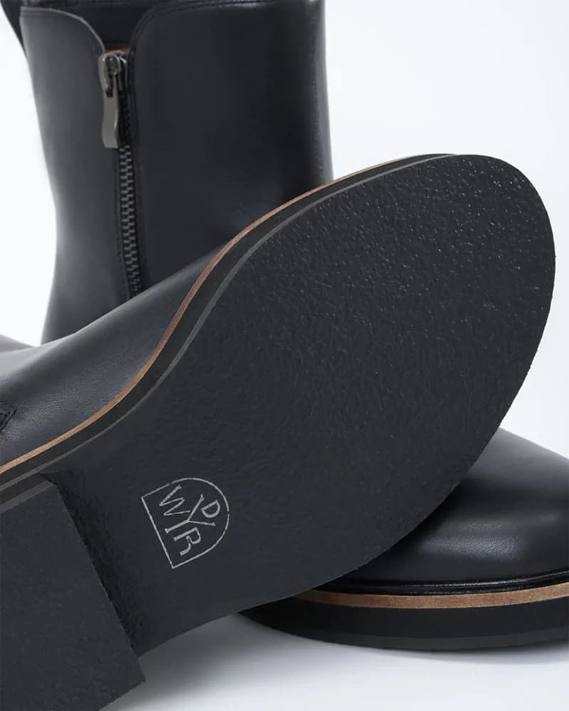 City Voyager Leather Zip Boots